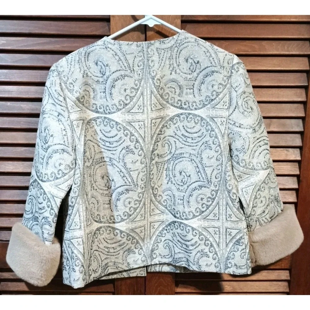 NWT Chico's Jacket Women's 1 US Medium Jacquard Removable Faux Fur Cuffs Shimmer